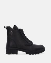 CZARNE BOTKI DAMSKIE SARZ22-226 BLK. Czarne botki Venezia, bez wzorów, ze skóry, bez obcasa, bez zapięcia. Za 369.00 zł.