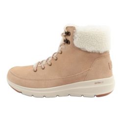 Buty Skechers Glacial Ultra-Woodlands 16677/SND beżowy. Brązowe botki na zimę, bez wzorów, z materiału, bez zapięcia. W wyprzedaży za 388.82 zł.