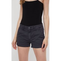 Pepe Jeans szorty bawełniane BALBOA SHORT damskie kolor szary gładkie medium waist. Szare szorty Pepe Jeans, bez wzorów, z bawełny. Za 219.99 zł.