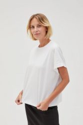 Bluzka z zamkiem na plecach biała. Białe bluzki MOODO, l, bez wzorów, z bawełny, bez kołnierzyka, bez ramiączek. Za 59.99 zł.