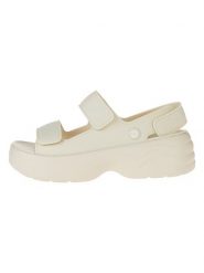 Crocs Sandały "Skyline" w kolorze kremowym rozmiar: 38/39. Brązowe sandały Crocs, bez wzorów, klasyczne, z otwartym noskiem, bez obcasa, bez zapięcia. Za 143.22 zł.