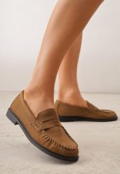 Jasnobrązowe Mokasyny VICES z Wkładką ze Skóry Naturalnej i Przeszyciami Astanie. Brązowe mokasyny Renee, bez wzorów, z jeansu. Za 89.99 zł.