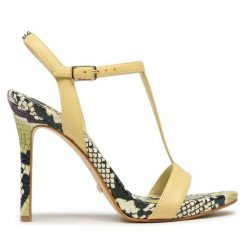 Sandały Guess. Żółte sandały Guess, z aplikacjami, bez obcasa, na szpilce, bez zapięcia. Za 749.99 zł.