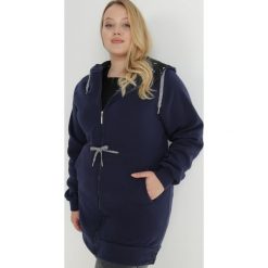 Granatowa Bluza Długa z Kapturem Rhodippe. Niebieskie bluzy Born2be, plus size, bez wzorów, z polaru, z kapturem. W wyprzedaży za 110.49 zł.