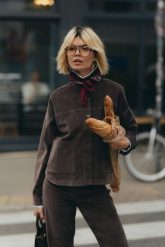 KURTKA POPPY CZEKOLADOWA S - Flawless. Brązowe kurtki Flawless, na jesień, s, bez wzorów, z bawełny, eleganckie, bez kaptura. Za 442.50 zł.
