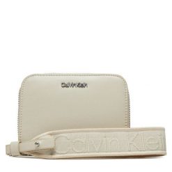 Portfel Calvin Klein. Brązowe portfele Calvin Klein, bez wzorów. Za 209.99 zł.
