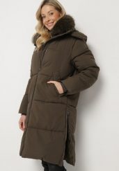 Ciemnozielona Długa Pikowana Kurtka z Odpinanym Kapturem i Futrzanym Kołnierzem Ilalirae. Zielone kurtki Born2be, m, bez wzorów, z futra, eleganckie. Za 169.99 zł.