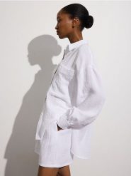 Koszula oversize z wiskozą - biały. Białe koszule Reserved, l, bez wzorów, z dzianiny, bez kołnierzyka, bez ramiączek. W wyprzedaży za 49.99 zł.