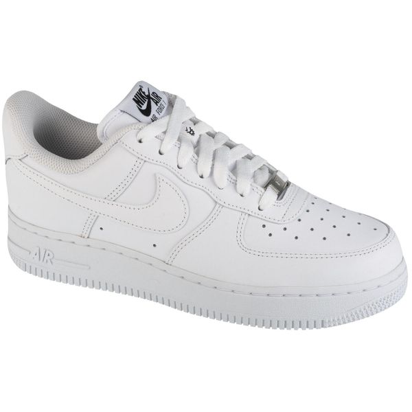 Buty sportowe Sneakersy damskie, Air Force 1 07. Białe buty sportowe lifestyle Nike, bez wzorów, sportowe, bez zapięcia, Nike Air Force. Za 489.99 zł.