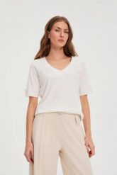 Bluzka z dekoltem w serek biała. Białe bluzki MOODO, bez wzorów, z bawełny, bez kołnierzyka, bez ramiączek. Za 69.99 zł.