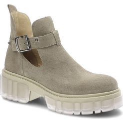 Beżowe Botki Nessi Modne Skórzane Buty Damskie. Brązowe botki Nessi, z aplikacjami, ze skóry, bez obcasa, na płaskiej podeszwie, bez zapięcia. W wyprzedaży za 330.65 zł.