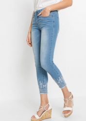 Dżinsy Skinny, mid waist. Niebieskie jeansy bonprix, bez wzorów, z jeansu. Za 169.99 zł.