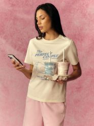 4F T-shirt relaxed z nadrukiem damski - kremowy XS. Brązowe t-shirty 4f, xs, bez wzorów, z bawełny, bez kołnierzyka, bez ramiączek. W wyprzedaży za 39.99 zł.