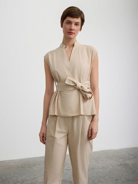 BGN Bluzka w kolorze beżowym rozmiar: 36. Brązowe bluzki BGN, bez wzorów, z tkaniny, bez kołnierzyka, bez ramiączek. Za 91.56 zł.