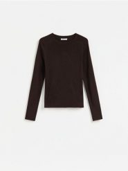 Gładki sweter - ciemnobrązowy. Brązowe swetry Reserved, l, bez wzorów, z dzianiny, bez ramiączek. Za 89.99 zł.