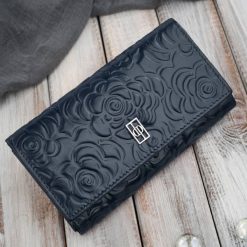 Duży portfel damski skórzany z tłoczeniem w kwiaty granatowy Paolo Peruzzi AL-14-NV. Niebieskie portfele PAOLO PERUZZI, bez wzorów, ze skóry. Za 89.00 zł.