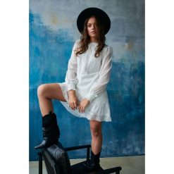 Sukienka Sindi 1 BS Ekri. Niebieskie sukienki blue shadow, s, bez wzorów, z bawełny, bez kołnierzyka, bez ramiączek, mini. Za 329.90 zł.