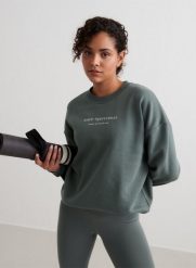 Damska bluza dresowa czesana, luźny krój Serif szałwiowa zieleń. Zielone bluzy AIM'N, m, bez wzorów, z bawełny, street, bez ramiączek, bez kaptura. Za 339.00 zł.