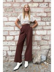 Trend Alaçatı Stili Spodnie w kolorze brązowym rozmiar: L. Brązowe spodnie materiałowe Trend Alaçatı Stili, bez wzorów, z materiału. Za 78.28 zł.