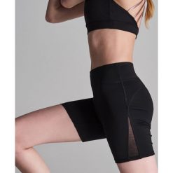 Krótkie legginsy Gym Hard - Czarny. Legginsy marki Sinsay. Za 29.99 zł.