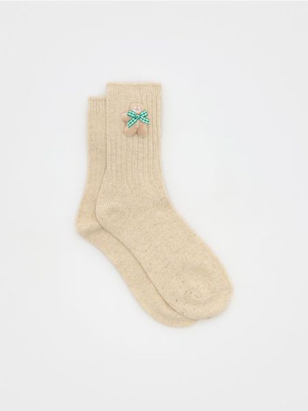 Skarpety z dodatkiem wełny - beżowy. Brązowe skarpetki Reserved, bez wzorów, z wełny. W wyprzedaży za 9.99 zł.