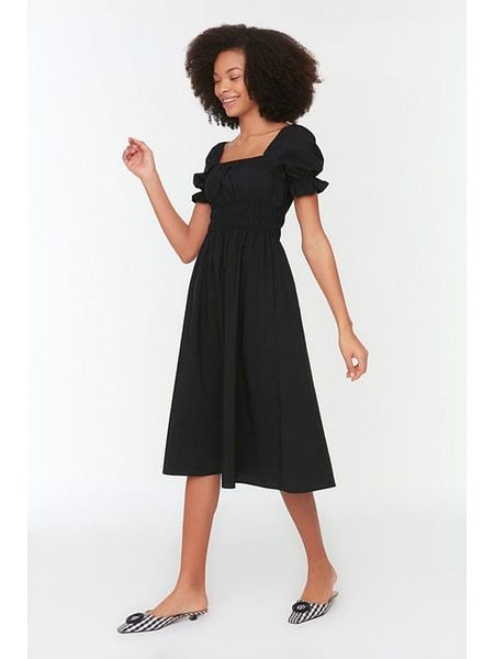 Trendyol Sukienka w kolorze czarnym rozmiar: 40. Czarne sukienki Trendyol, bez wzorów, z bawełny, bez kołnierzyka, bez ramiączek, midi. Za 82.83 zł.