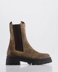BOTKI Z WYSOKĄ CHOLEWKĄ 13024 CAMOS TAUP. Botki Venezia, bez wzorów, z nubiku, przed kolano, bez obcasa, bez zapięcia. Za 359.00 zł.