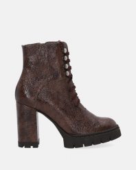 BRĄZOWE BOTKI NA WYSOKIM OBCASIE 105203 1185 V MA. Brązowe botki Venezia, bez wzorów, ze skóry, bez obcasa, bez zapięcia. Za 289.00 zł.