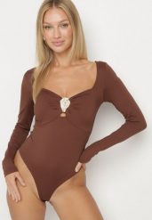 Brązowe Body Ozdobione Metaliczną Aplikacją Furriva. Brązowe body i gorsety Born2be, z aplikacjami, bez ramiączek. Za 89.99 zł.