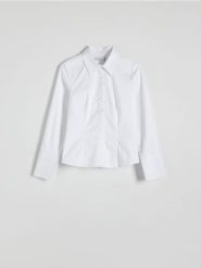 Koszula z bawełną - biały. Białe koszule Reserved, l, bez wzorów, z bawełny, bez kołnierzyka, bez ramiączek. W wyprzedaży za 49.99 zł.