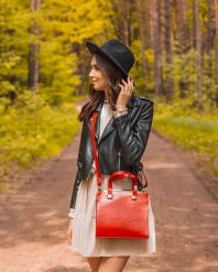 Torebka damska skórzana czerwona DAN-A T308. Czerwone torebki klasyczne DAN-A, bez wzorów, ze skóry, eleganckie, bez dodatków. Za 279.99 zł.