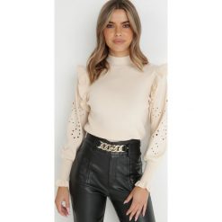 Jasnobeżowy Golf Clias. Brązowe swetry Born2be, s, bez wzorów, z jeansu, eleganckie, bez ramiączek. W wyprzedaży za 132.99 zł.