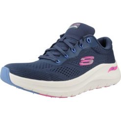Buty do chodzenia damskie Skechers 150051LGMT. Czerwone buty treningowe Skechers, bez wzorów, z materiału, bez zapięcia, trekkingowe. Za 399.05 zł.