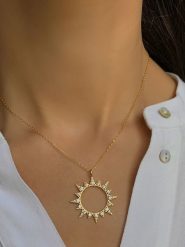 DI GIORGIO Pozłacany naszyjnik z zawieszką - dł. 39 cm rozmiar: onesize. Żółte naszyjniki DI GIORGIO, z materiału, z cyrkonią, pozłacane. Za 130.99 zł.