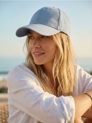 Bawełniana czapka z daszkiem - błękitny. Niebieskie czapki z daszkiem Sinsay, bez wzorów, z bawełny. Za 9.99 zł.