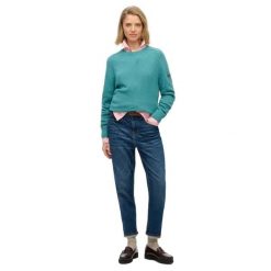 Sweter damski z dekoltem w serek Superdry Slouchy. Niebieskie swetry Superdry, na zimę, bez wzorów, z dzianiny, eleganckie, bez ramiączek. Za 288.40 zł.