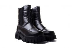 ARTIKER RELAKS 51C0278 czarny, śniegowce damskie. Czarne śniegowce Artiker Relaks, bez wzorów, z gumy, bez zapięcia. Za 314.90 zł.