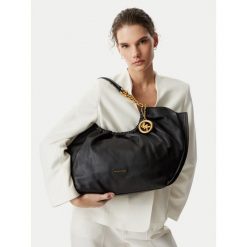 Torebka MICHAEL Michael Kors. Czarne torebki klasyczne MICHAEL Michael Kors, bez wzorów, klasyczne, bez dodatków. Za 2,029.00 zł.