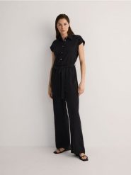 Kombinezon z lyocellu - szary. Szare kombinezony Reserved, l, bez wzorów, z lyocellu, bez kołnierzyka, bez ramiączek. W wyprzedaży za 89.99 zł.