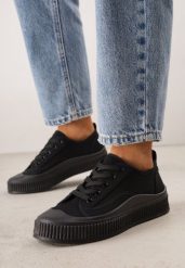 Czarne Basicowe Trampki z Podeszwą ze Żłobieniami Laurinatea. Czarne trampki Born2be, bez wzorów, z jeansu, eleganckie, bez zapięcia. Za 69.99 zł.