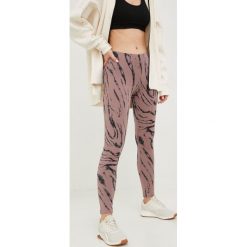 Adidas legginsy damskie kolor fioletowy wzorzyste. Fioletowe legginsy adidas, bez wzorów, z bawełny. W wyprzedaży za 154.99 zł.