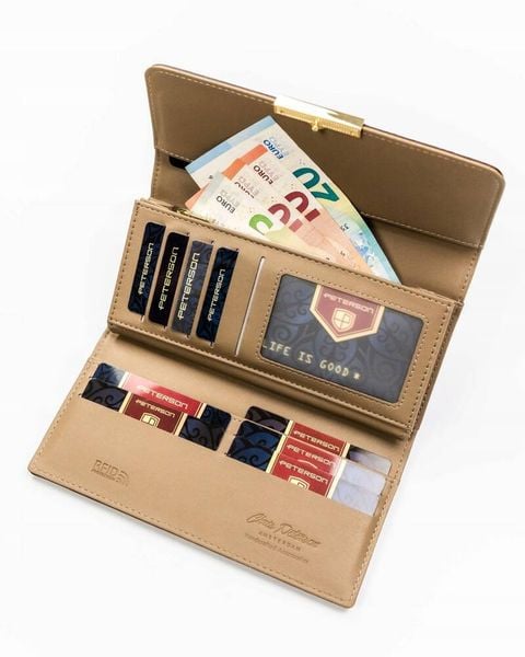 Portfel damski Peterson PTN 006-DN beżowy. Brązowe portfele Peterson, bez wzorów, ze skóry ekologicznej. Za 51.99 zł.