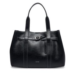 Torebka Calvin Klein. Czarne torebki klasyczne Calvin Klein, bez wzorów, klasyczne, bez dodatków. Za 749.99 zł.