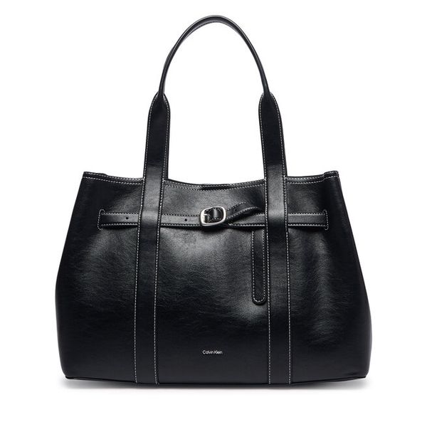 Torebka Calvin Klein. Czarne torebki klasyczne Calvin Klein, bez wzorów, klasyczne, bez dodatków. Za 749.99 zł.