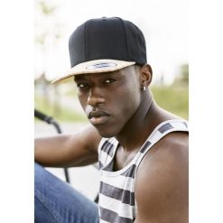 Czapka Flexfit cork. Czarne czapki z daszkiem FLEXFIT, bez wzorów. Za 156.00 zł.