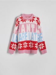 Wzorzysty sweter ze świątecznym motywem - wielobarwny. Swetry Reserved, l, bez wzorów, z dzianiny, wizytowe, bez ramiączek. W wyprzedaży za 69.99 zł.
