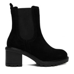 Botki Lasocki. Czarne botki Lasocki, bez wzorów, bez obcasa, na słupku, bez zapięcia. Za 249.99 zł.