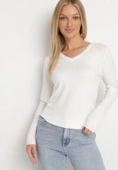 Biały Sweter z Wiskozą i Dekoltem w Serek Olisela. Białe swetry Born2be, s, bez wzorów, z wiskozy, eleganckie, bez ramiączek. Za 49.99 zł.