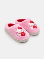 Kapcie z futerkiem Hello Kitty - różowy. Czerwone kapcie Sinsay, bez wzorów. Za 35.99 zł.