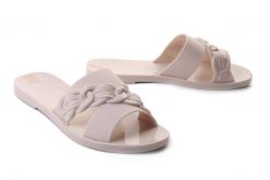 ZAXY JJ285202 DESLUMBRE SLIDE AD off white, klapki damskie. Białe klapki Zaxy, bez wzorów, bez obcasa, bez zapięcia. Za 124.90 zł.